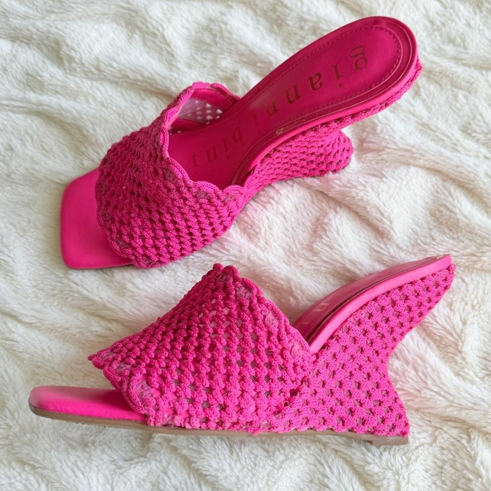 Gianni Bini Women's 7.5 Pink Crochet Wedge Mule Sandals